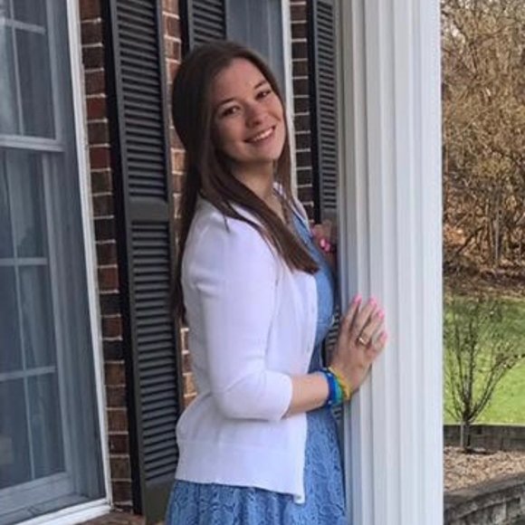 Meet your Posher, Elle - Picture 1 of 3